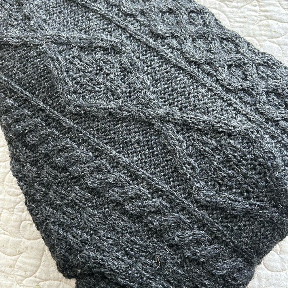 Medium gray imported 100% new wool sweater